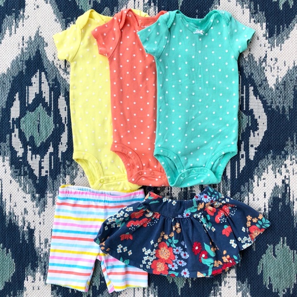 Carter's Other - Girls 12M Onesies w/Skirt & Free PJ Bottoms EUC🌸